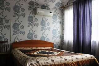 Гостевой дом AQUAMARINE Сухум Двухместный номер с 2 отдельными кроватями и собственной ванной комнатой-14