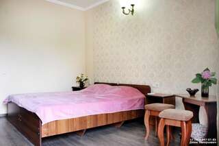Гостевой дом AQUAMARINE Сухум Двухместный номер с 2 отдельными кроватями и собственной ванной комнатой-31